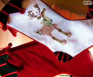 Układanka Skarpety świąteczne i czerwonym ozdobione rysunkami reniferów