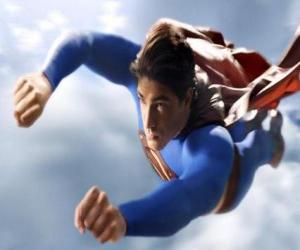 Układanka Superman pływające w niebo, z zamkniętymi pięściami i kurtkę koloru