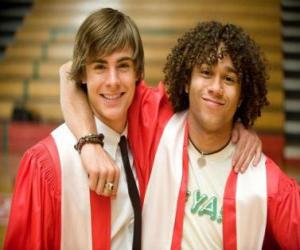 Układanka Troy Bolton (Zac Efron) i Chad (Corbin Bleu) z dniem ukończenia