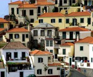 Układanka Typowe domy wsi Câmara de Lobos - Madera - (Portugalia)