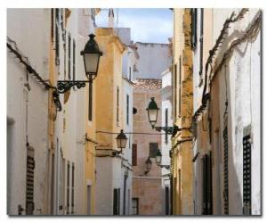 Układanka Village Street w Menorca, Hiszpania