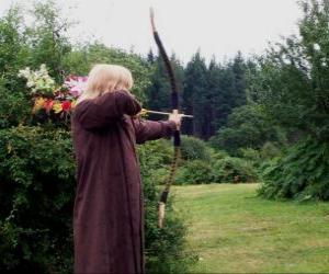 Układanka łowca elf uzbrojony w łuk i strzały gotowymi do strzału